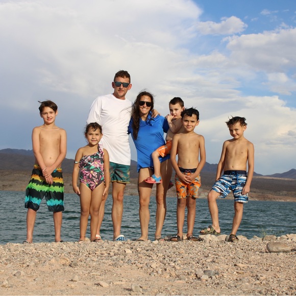 CLOSET CLEAROUT W/ PRIZES - Picture 9 of 11